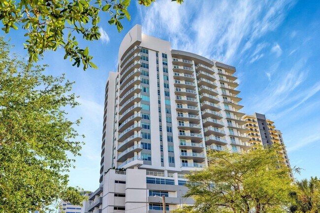 Building Photo - 315 NE 3rd Ave