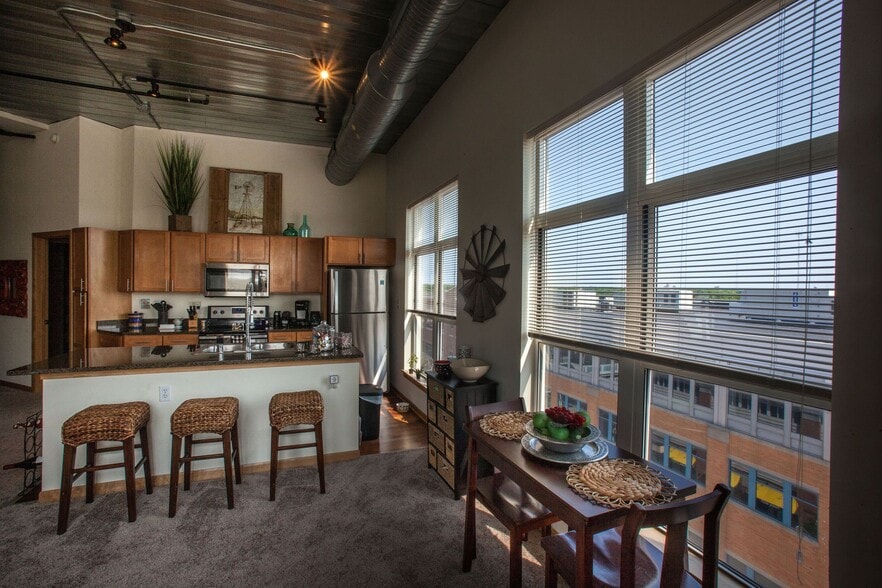 Interior Photo - Bayshore Place