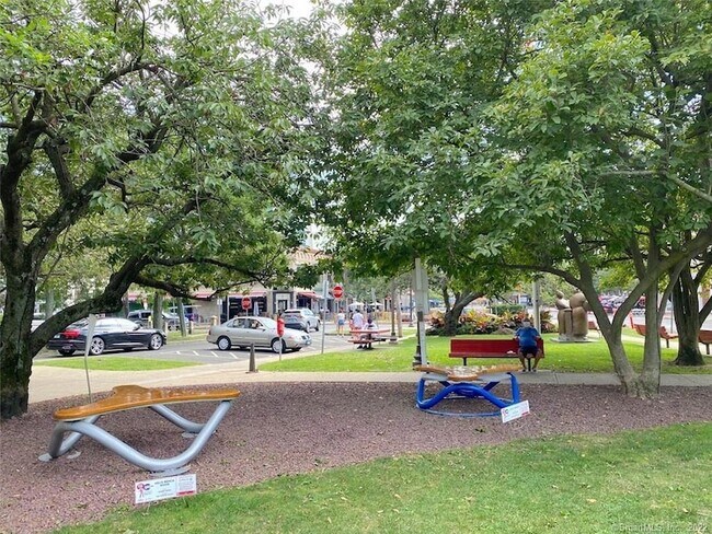 Building Photo - 444 Bedford St