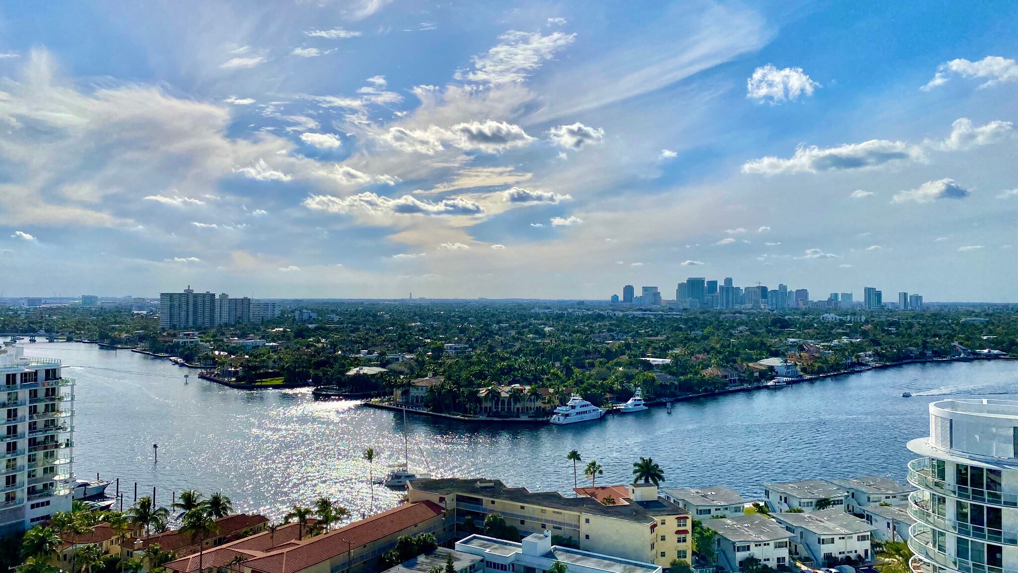 Building Photo - 3101 Bayshore Dr
