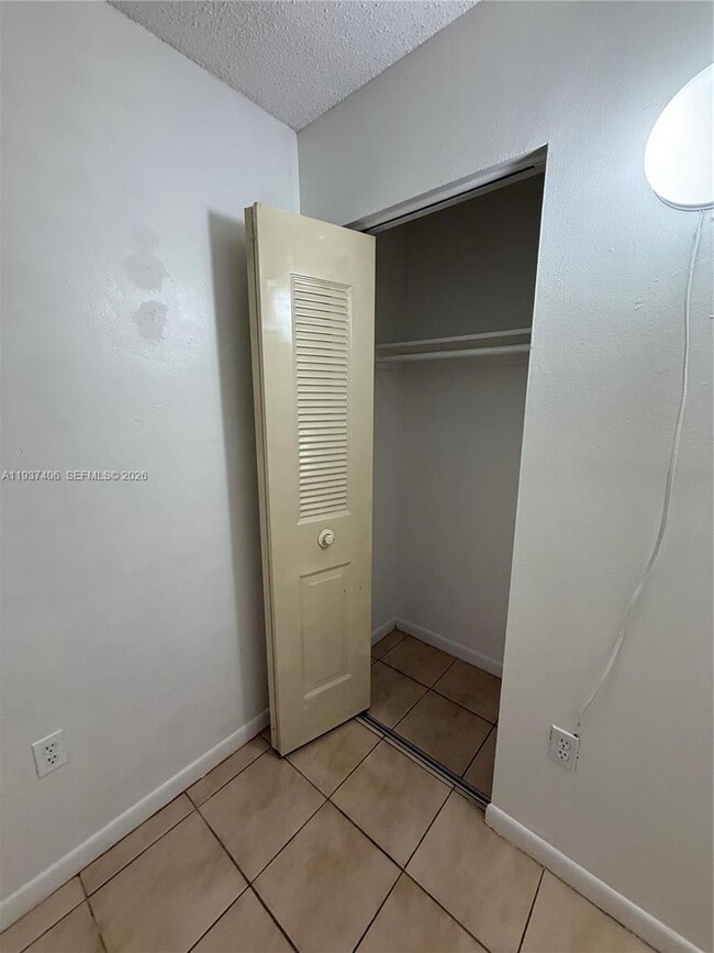 Building Photo - 5143 SW 140th Pl