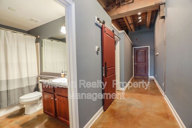 Building Photo - 815 Porter St