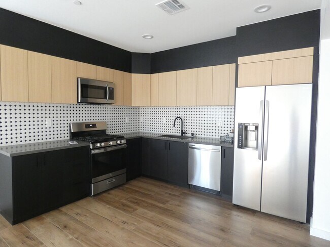Building Photo - 6034 Craner Ave