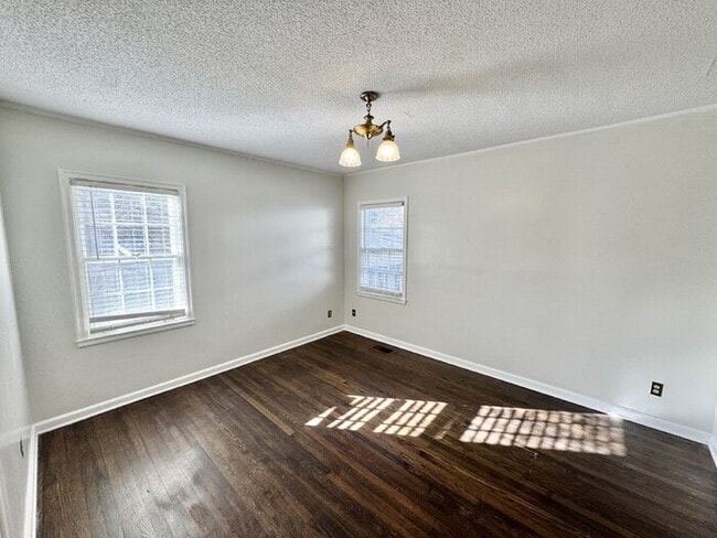 Building Photo - 135 S Greer St