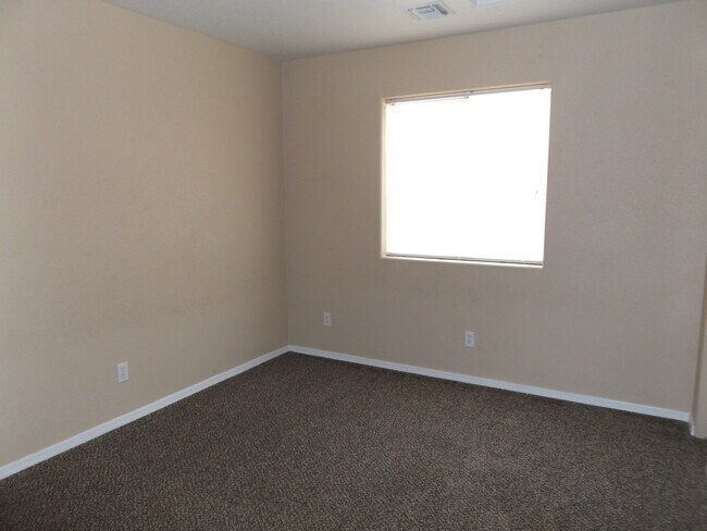 Building Photo - H2889