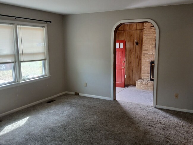Building Photo - 3 Bedroom Rancher in Hampton
