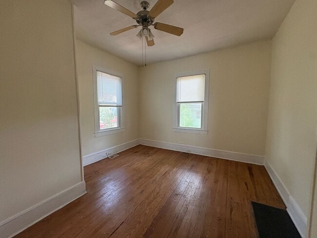 Building Photo - Charming Home Near Downtown Greer