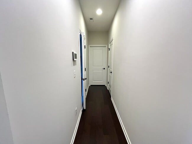 Building Photo - Stylish 3-Bed Home with Bonus Room & Private Backyard