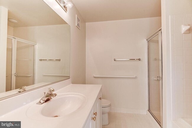 Building Photo - 10706 Symphony Way