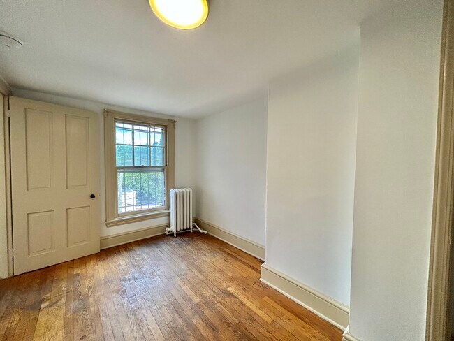 Building Photo - 1328 N Washington St