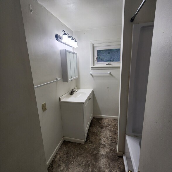 Primary Photo - 379 W Main St