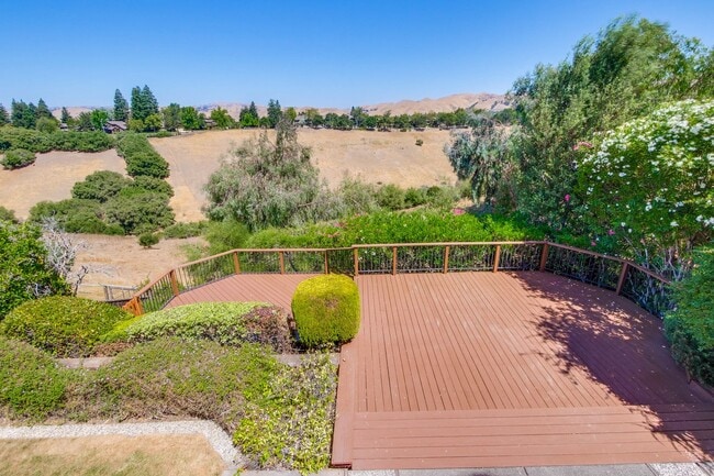 Building Photo - Elegant home with top Fremont Schools