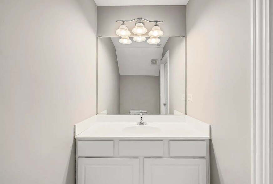 Building Photo - 11 Foxcroft Rd