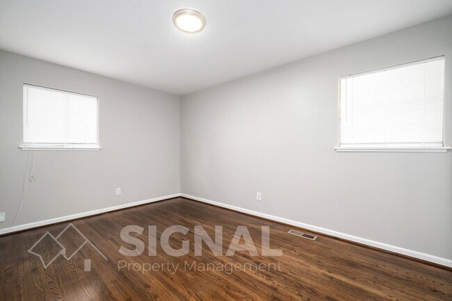 Building Photo - 5114 Beacon Dr