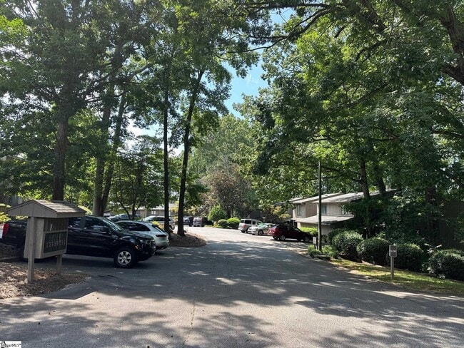 Building Photo - 126 Inglewood Way