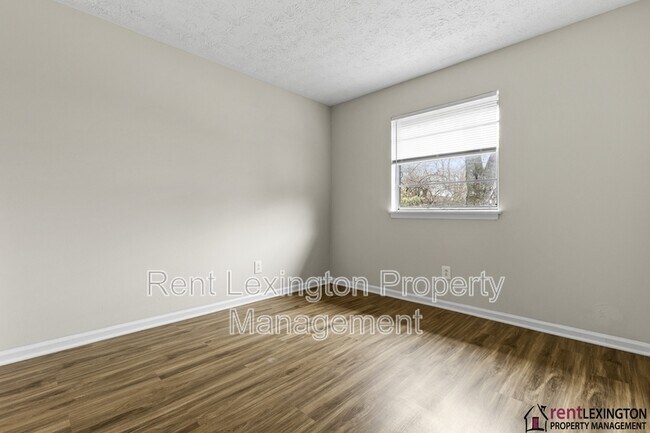 Building Photo - 3966 Northampton Dr