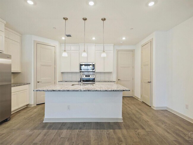 Building Photo - 543 Eiseley Dr