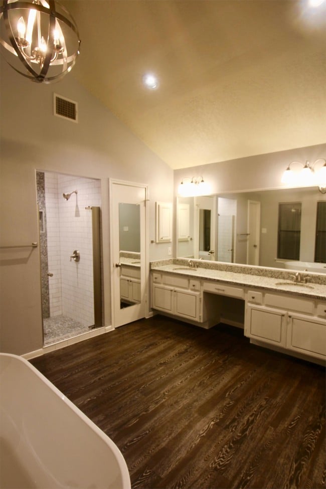 Building Photo - 1806 Encino Bend