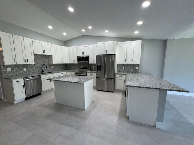 Building Photo - 120 Mayfair Ln