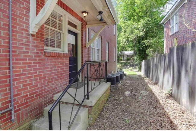 Building Photo - Wales Garden- Fully Furnished Unit