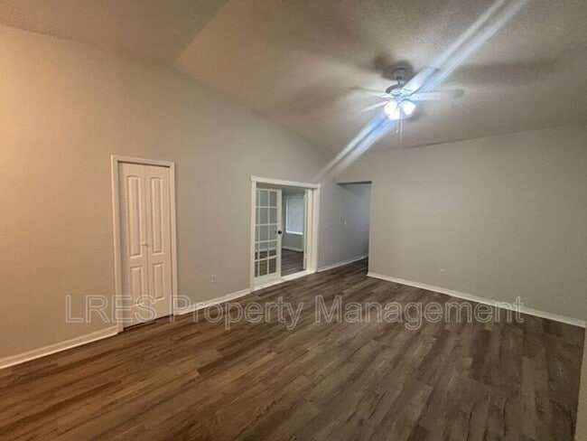 Building Photo - 163 Clear Lake Cir