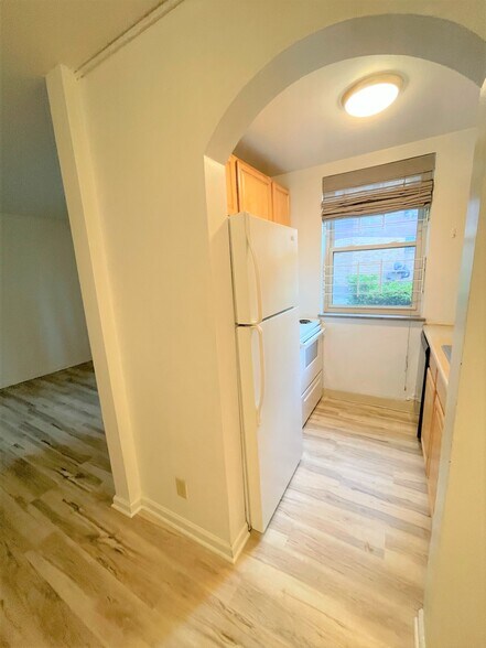 Building Photo - 5712 Phillips Ave