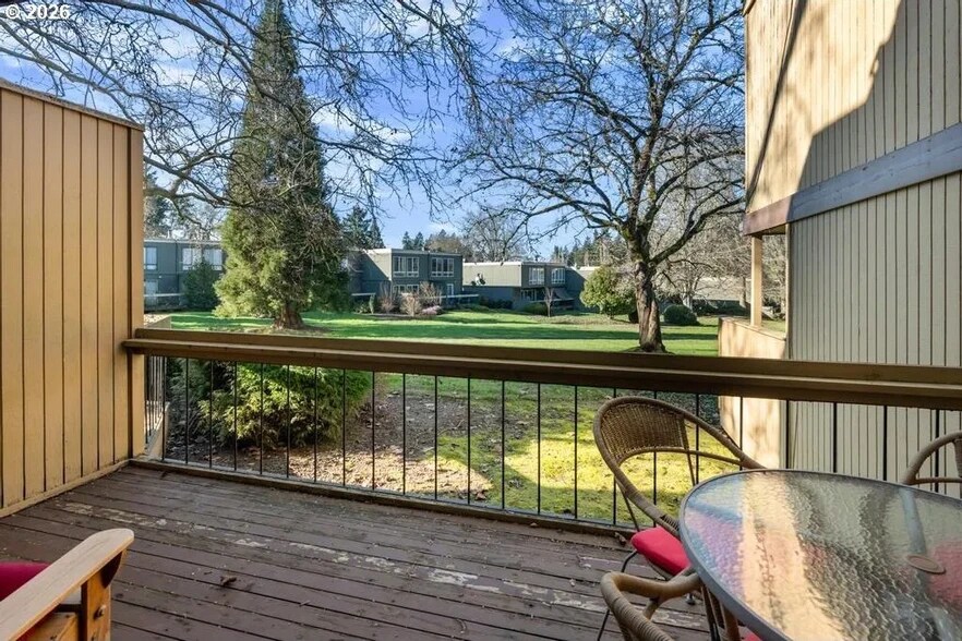 Building Photo - 1655 NW Lakeway Ln