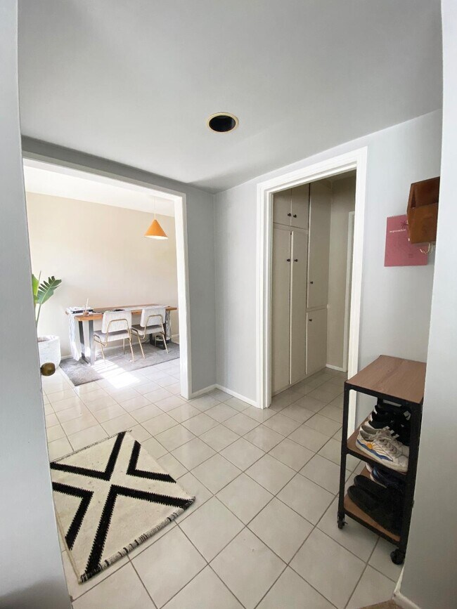 Building Photo - 1951 Malcolm Ave