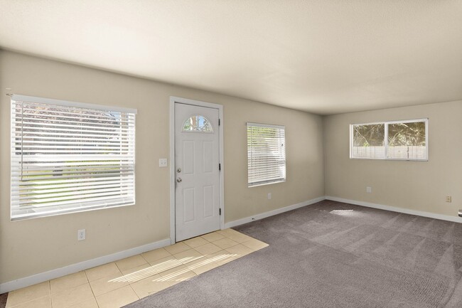 Building Photo - Single Family Ranch