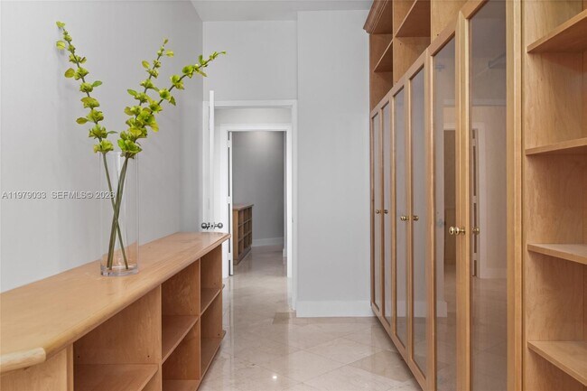 Building Photo - 808 Brickell Key Dr