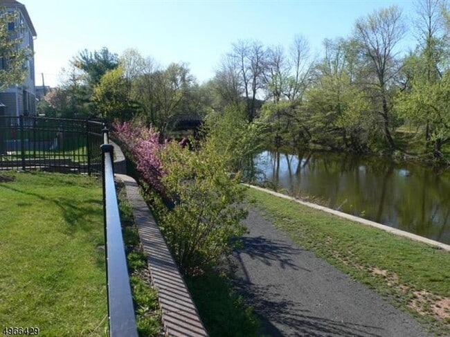Building Photo - 21 Swing Bridge Ln
