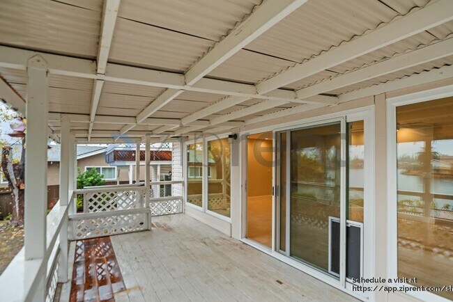 Building Photo - 48 N Lake Dr