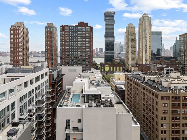 Building Photo - 160 1st St