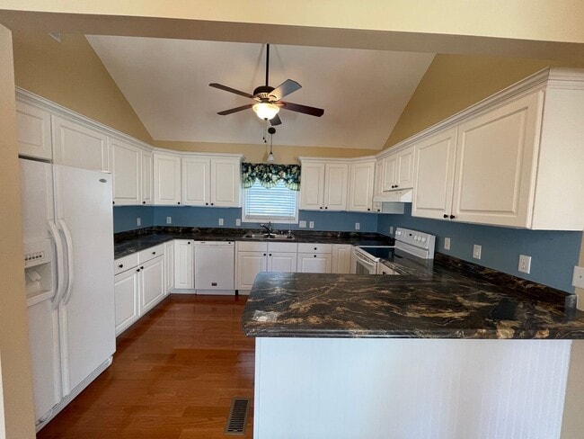 Building Photo - Duplex in Turner Ashby School District