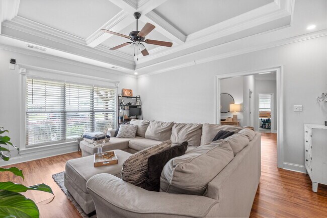 Building Photo - "Charming 3-Bedroom Home with 2 Full Baths...