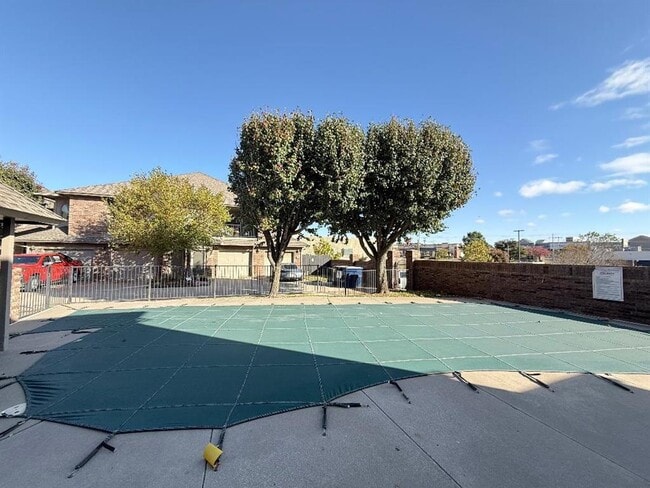 Building Photo - 6162 N Brookline Ave