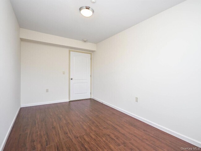 Building Photo - 400 Carney St