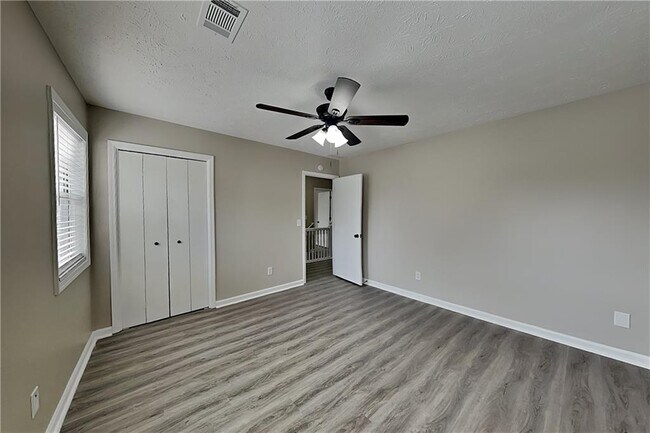 Building Photo - 385 Roswell Farms Rd