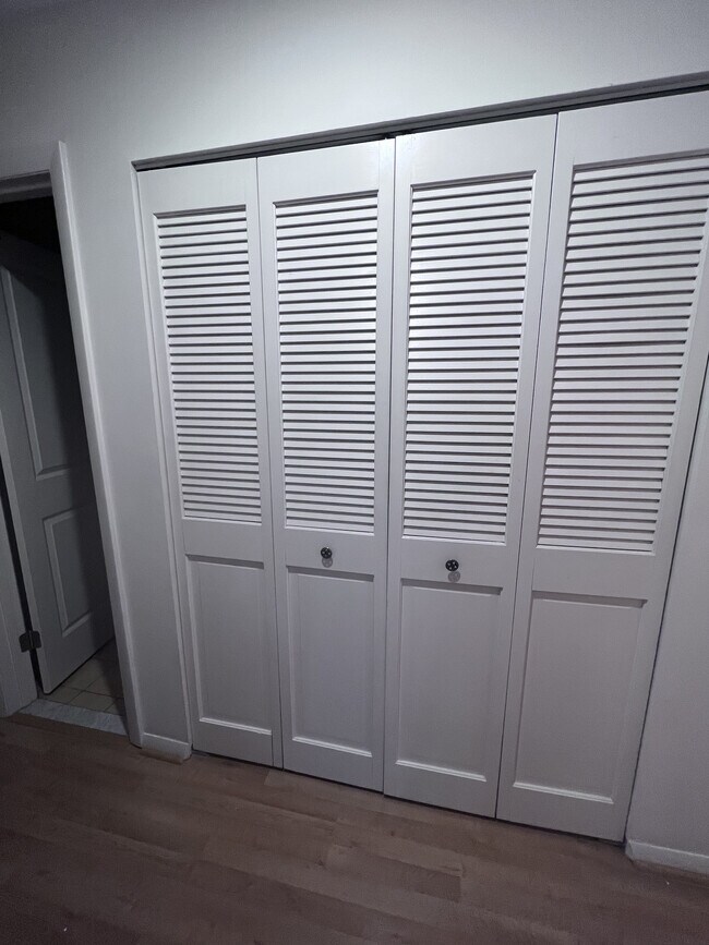 Hallway - washer/dryer behind doors - 5 Canterbury Ln