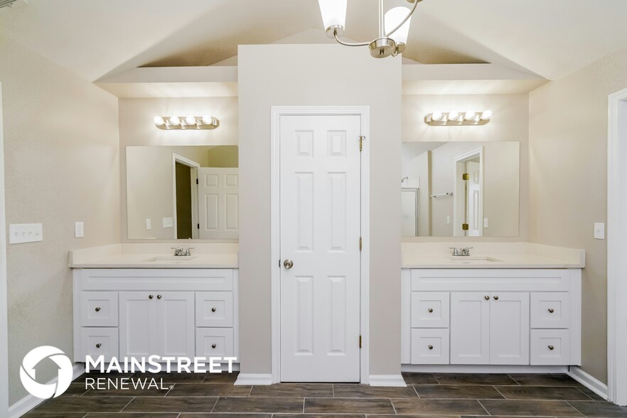 Building Photo - 3055 Highgreen Trail