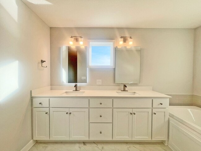 Building Photo - Sparkling Like-New 2-story w/ Full Walkout on Pond with Office-Bedroom 6, Pets OK!