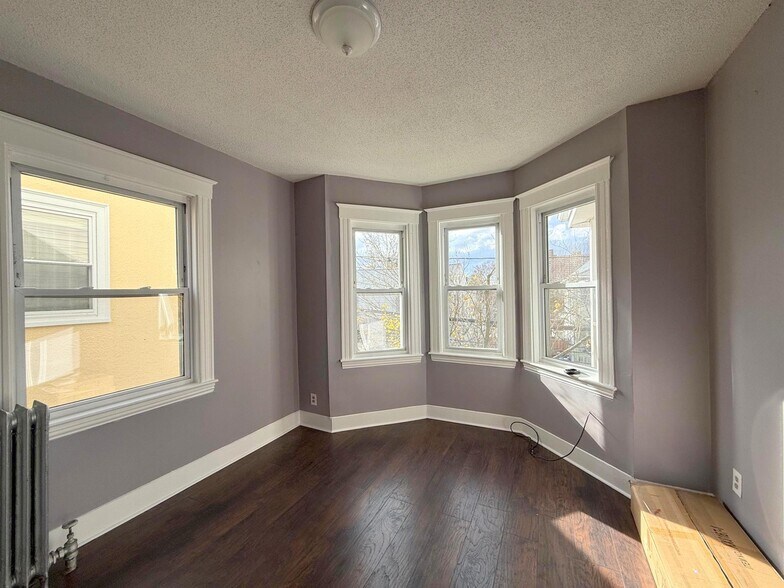 Building Photo - 196 Sherman St