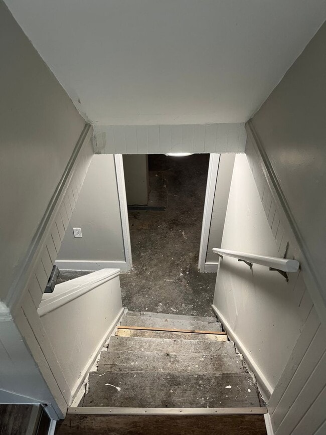 Building Photo - 5 bedroom/1 bath, Old Brooklyn