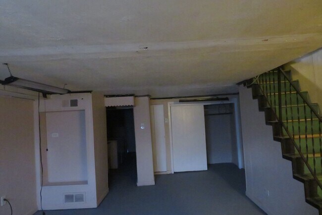 Building Photo - 1031 Disston St