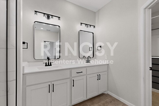 Building Photo - Completely Refreshed Fort Worth Home **** One month Rent Concession*****