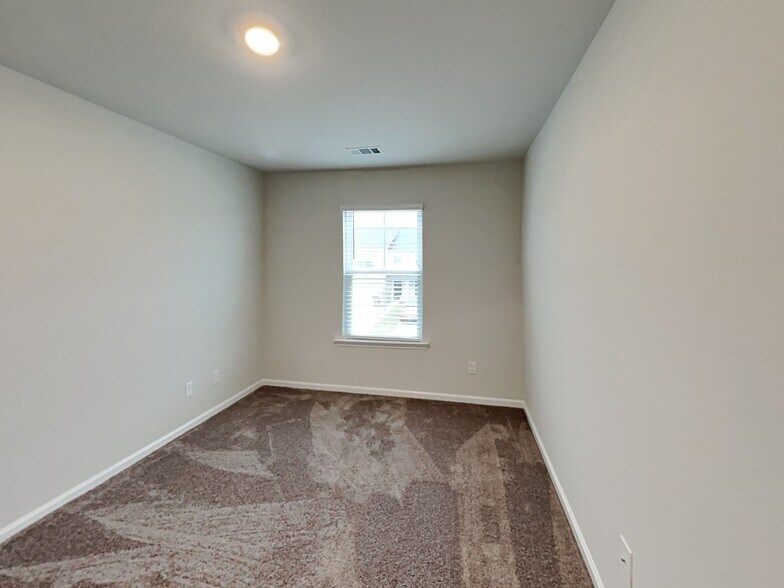 Building Photo - 10 Cardinal Ct