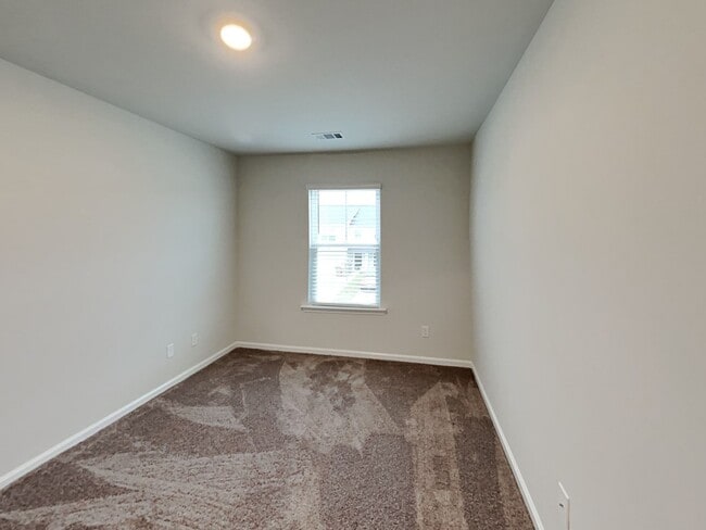 Building Photo - 10 Cardinal Ct