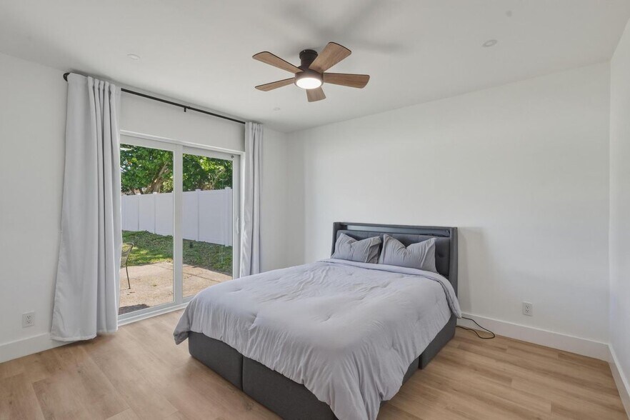 Building Photo - 461 SW 1st St