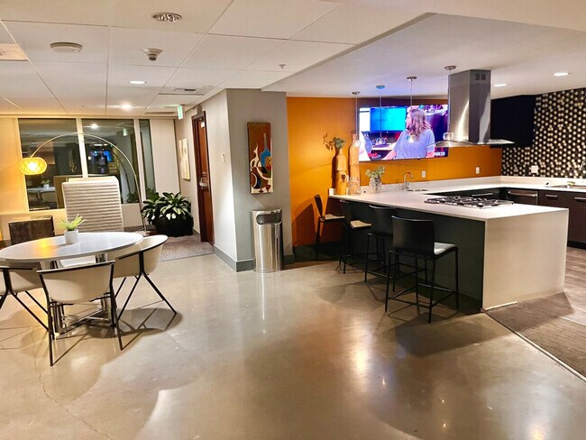 Building Photo - 11011 NE 9th St