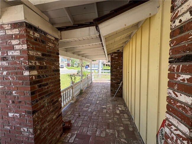 Building Photo - 2490 Michigan Dr